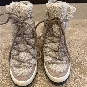 Women's Cozy Shearling Lace-Up Boots